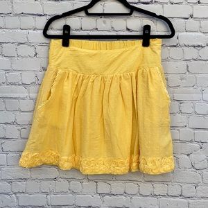 ❤️ NWT Yellow Swiss Dot Skirt w Lace Details and Pockets ❤️